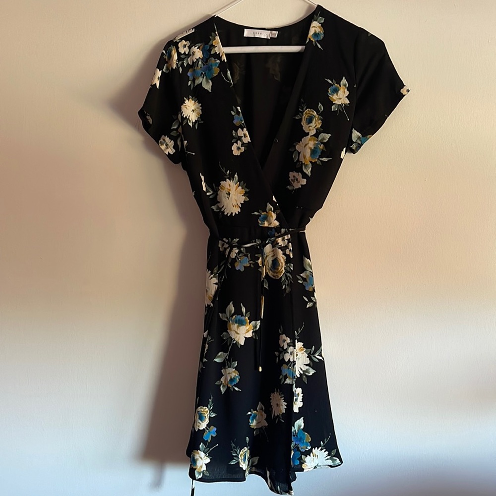 Nordstrom - Lush - Beautiful black floral dress size Small